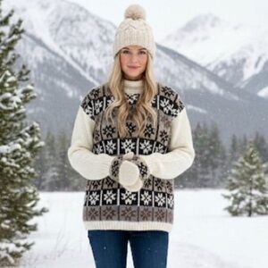 Vintage  rolled neck fair isle sweater pullover hand knit ivory